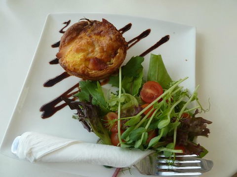 Frederick's Cafe - Book Restaurant 0