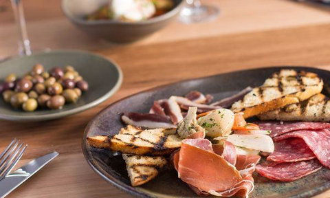 Smokey Joes Cafe, Bar & Grill - Book Restaurant 9