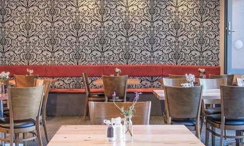 Smokey Joes Cafe, Bar & Grill - Book Restaurant 5