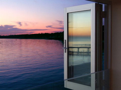 Cerberus Beach House - Book Restaurant 8