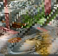 Binga  Mooch - Book Restaurant