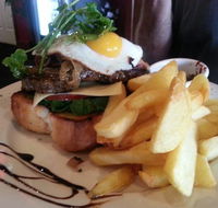 Silvers Bar and Grill - Book Restaurant