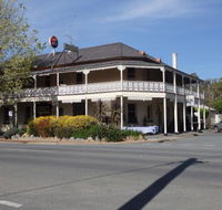 Seven Creeks Hotel - Book Restaurant