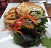 Victoria Hotel Woodend - Book Restaurant