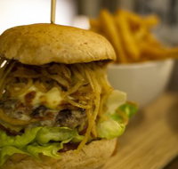 Bonnie Doon Hotel - Bistro Bar - Book Restaurant