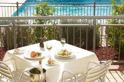 REBELLION BAR AND GRILL RESTAURANT - Book Restaurant 0
