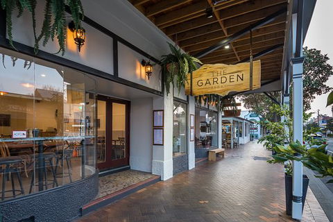 The Garden Berry - Book Restaurant 0