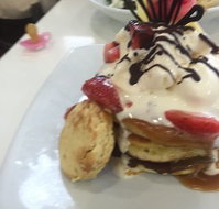 McKeachies Corner - Book Restaurant