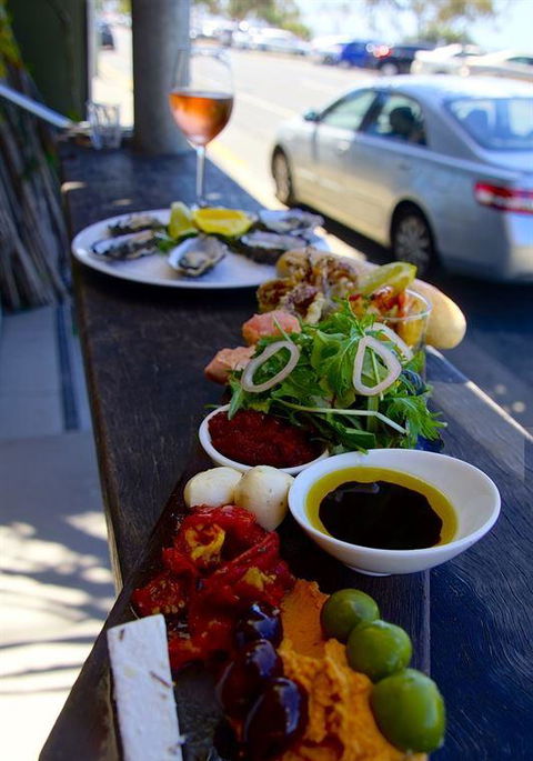 Elephant Rock Cafe Bar & Restaurant - Book Restaurant 22