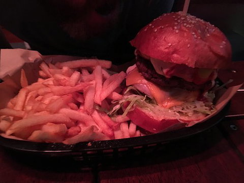 2 Smoking Barrels - Book Restaurant 0