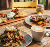 Lindsay's Cafe - Book Restaurant