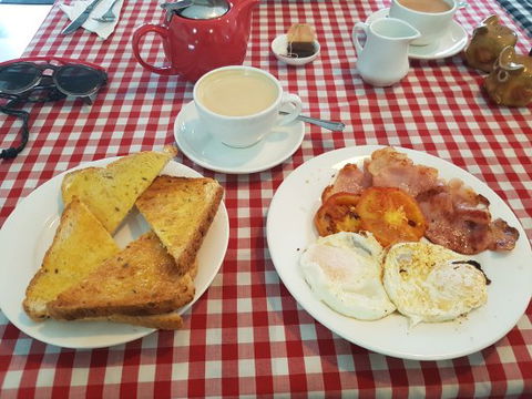 Roses Ice Cream Parlour And Cafe' - Book Restaurant 0