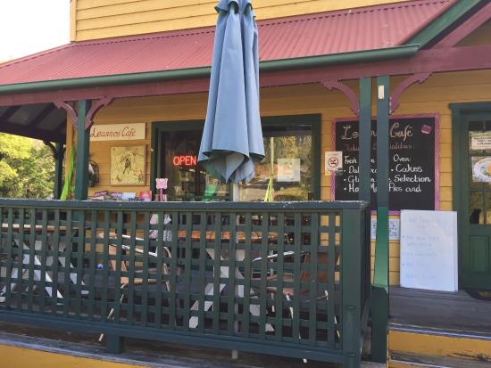 Leanne's Cafe Mogo
