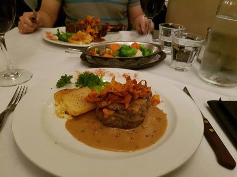 Stapleton's - Book Restaurant 0