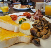 Hudsons of Dickson - Book Restaurant