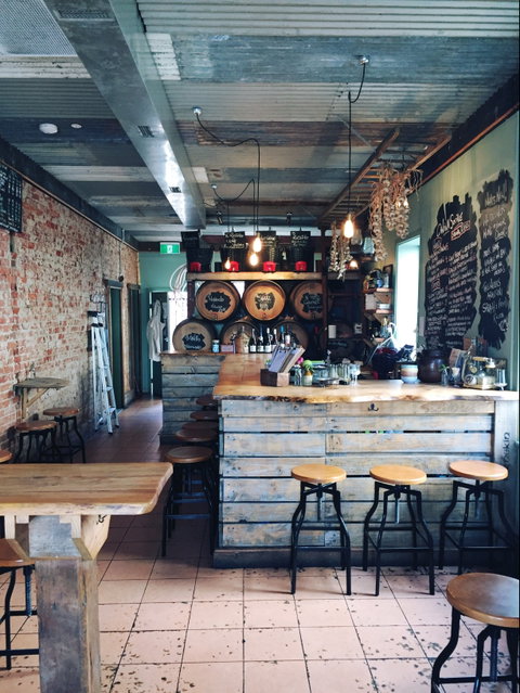 Cantina Sociale - Book Restaurant 1