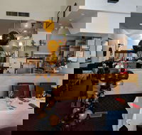 Golden 8 - Book Restaurant