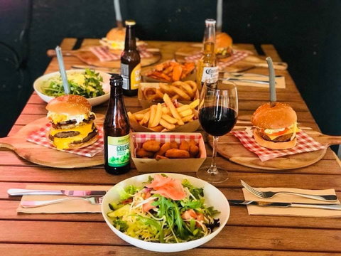 Kyneton Hotel - Book Restaurant 0