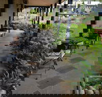 Meze Me Grove - Book Restaurant