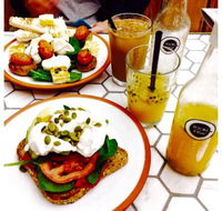 Social Brew Burleigh - Book Restaurant
