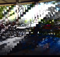 Bull  Bush Inn - Book Restaurant