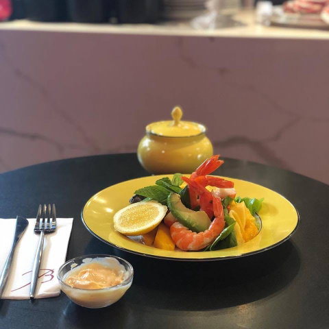 Cafe Sur L'Avenue - Book Restaurant 0