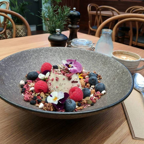 Little Flock - Book Restaurant 0