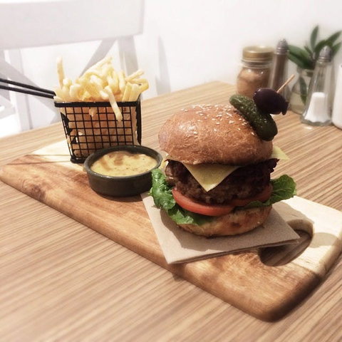 Two Seeds - Book Restaurant 0