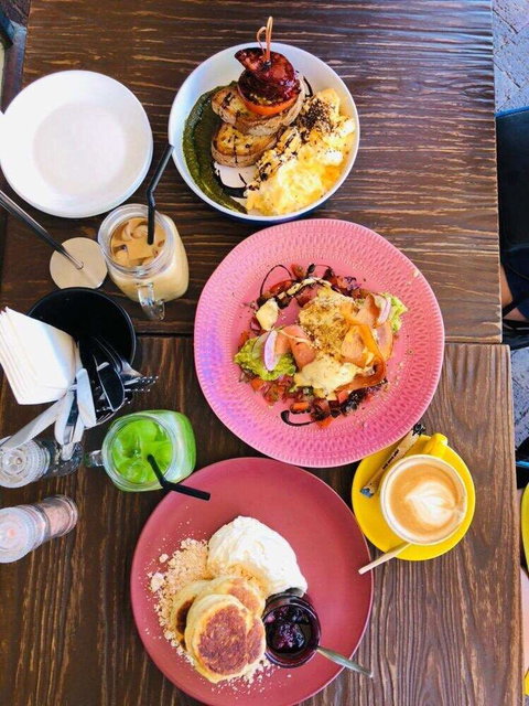 Gusto Food - Book Restaurant 0