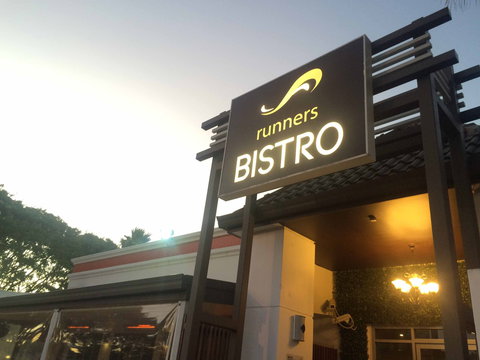 Runaway Bay Tavern - Book Restaurant 0