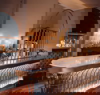 Sergeant Lok - Book Restaurant