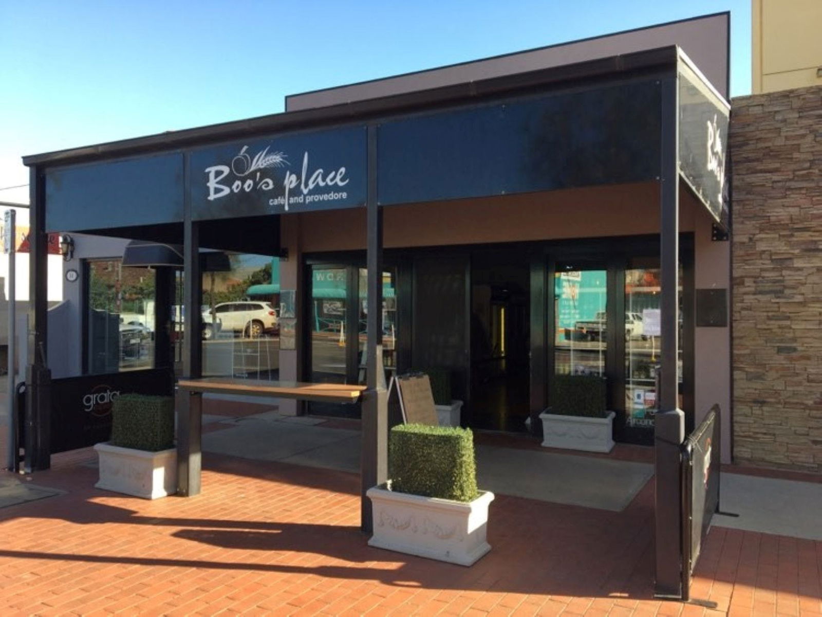 Nowie VIC Book Restaurant