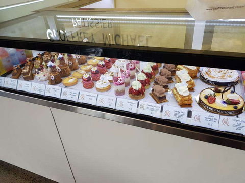 Geoffrey Michael Patissier - Book Restaurant 0