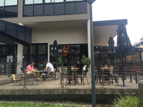 Oliver's Twist - Book Restaurant 0
