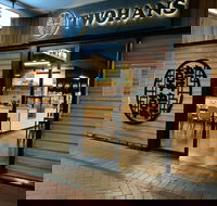 Two Hans - Book Restaurant