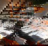 Wolfe  Molone - Book Restaurant