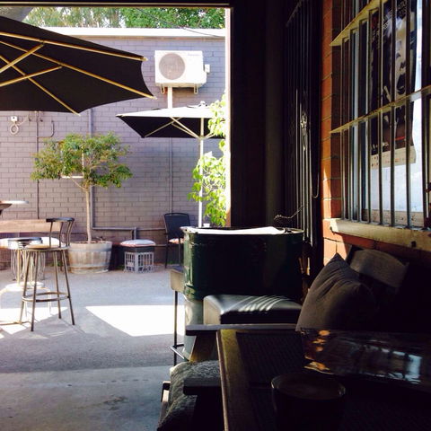 Rett's Coffee - Book Restaurant 0