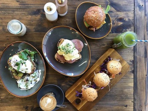 The Unexpected Duck - Book Restaurant 0