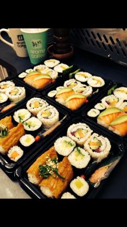 HoWeRoll Cafe - Book Restaurant 0