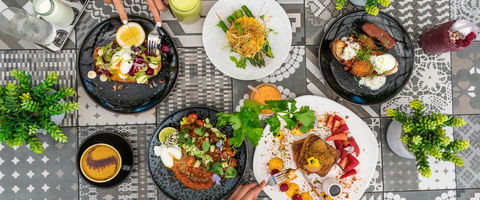 The Bakers Wife - Book Restaurant 0