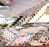 Bronze Kiosk - Book Restaurant