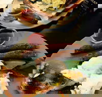 Stone Wall Cafe - Book Restaurant