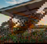 Caf in the Vines - Book Restaurant