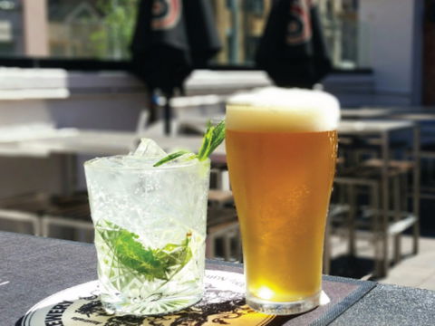 Hotel Sweeny's - Book Restaurant 0