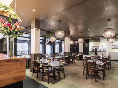 Southern Stones And Bar Grill - Book Restaurant 1