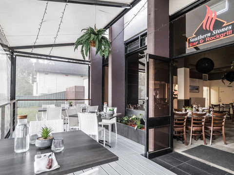 Southern Stones And Bar Grill - Book Restaurant 2