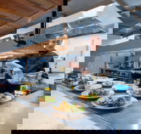 The Corner Hotel Alexandra - Book Restaurant