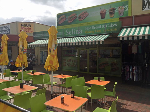 Hoang Lan Hot Bread - Sunshine - Book Restaurant 0