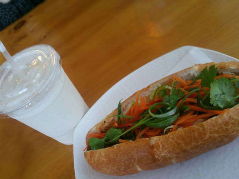 Three Mugs Canteen & Espresso - Book Restaurant 0