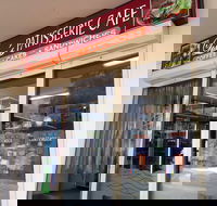 Lisa's Patisserie Cafe - Book Restaurant
